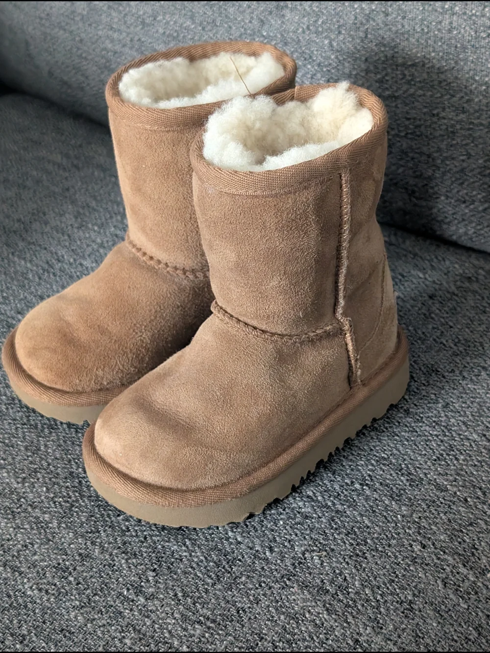 UGG Unisex-Child Classic  Boot